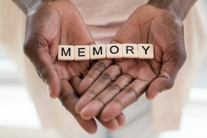 Speaking Two Languages Can Delay Dementia