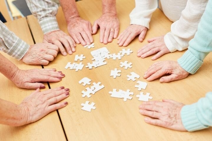 Managing Alzheimer'S - A Guide For Caregivers And Seniors