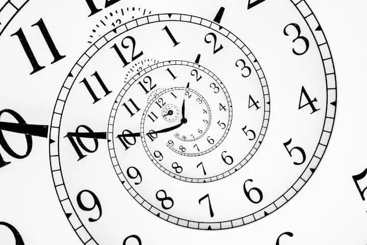 Simple Tips for Seniors to Deal with Daylight Savings