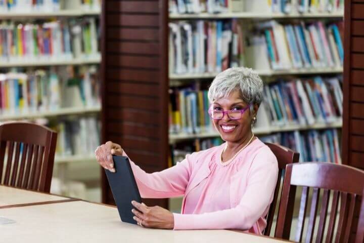using e-reader in library