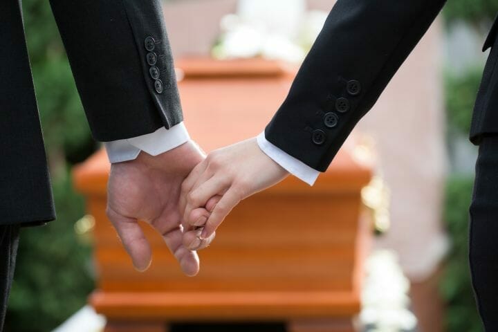 How to pay for a funeral with little to no money