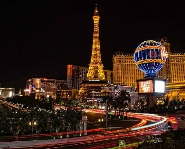 Las Vegas has stunning architecture and features among the best places to visit on a wheelchair..