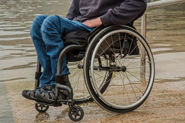 Narrow width wheelchair