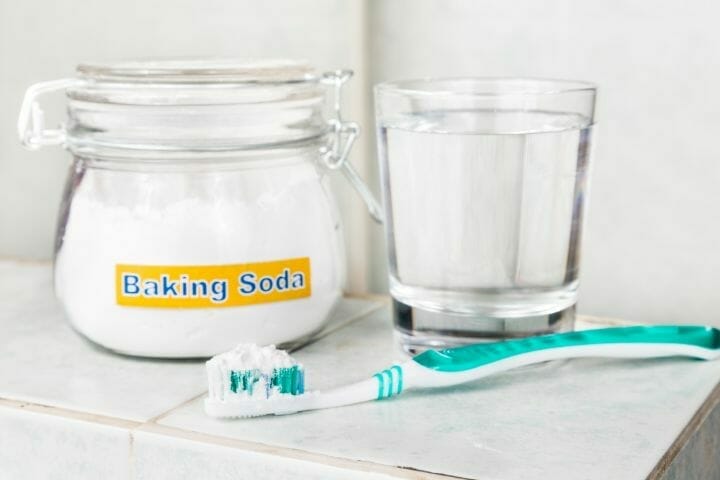 baking soda and water for cleaning dentures