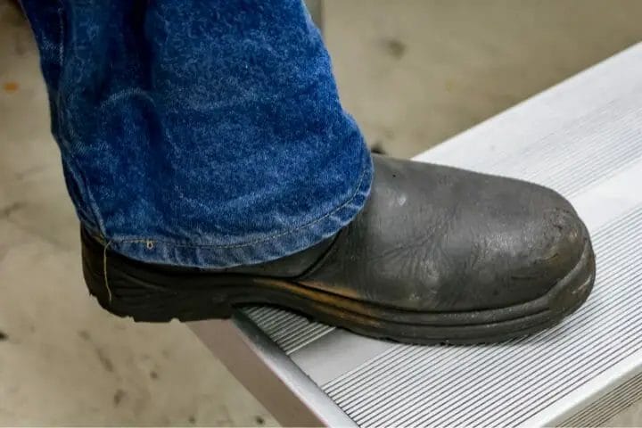 The 6 Best Work Boots For Wide Feet (Review & Buying Guide)